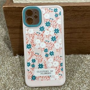 Selling 6 phone cases!